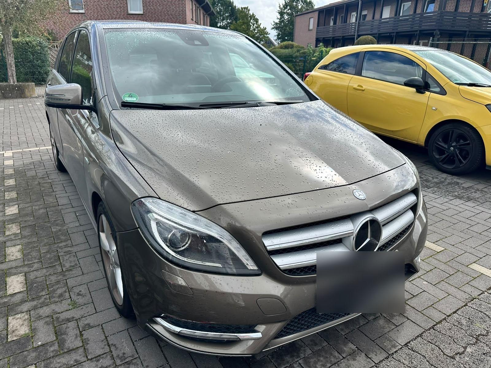 Mercedes-Benz B 180