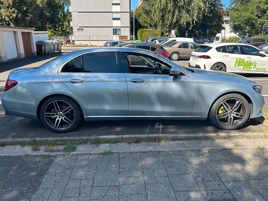 Image of Mercedes-Benz E 220