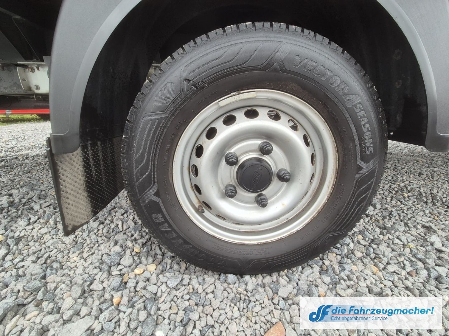 Fahrzeugabbildung Ford Transit Pritsche 350 L5 Überhang Einzelkabine Ba
