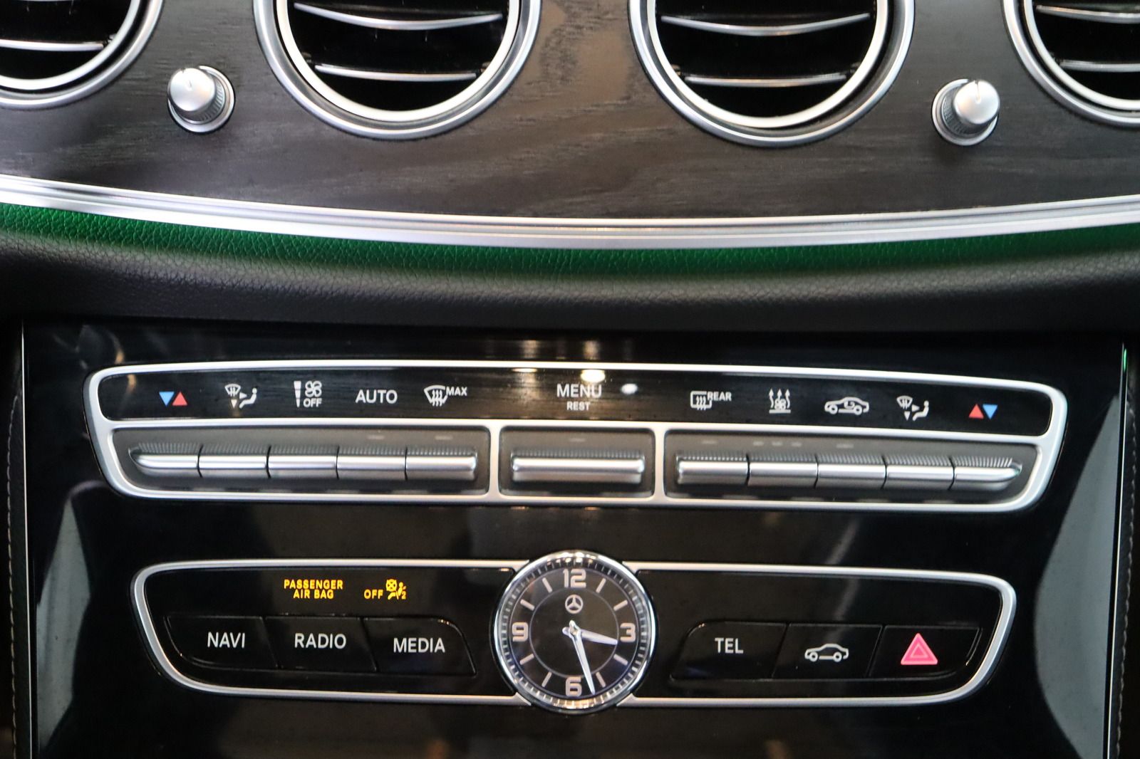 Fahrzeugabbildung Mercedes-Benz E 400 T 4Matic * Airmatic * STHZ * Memory AVANTG