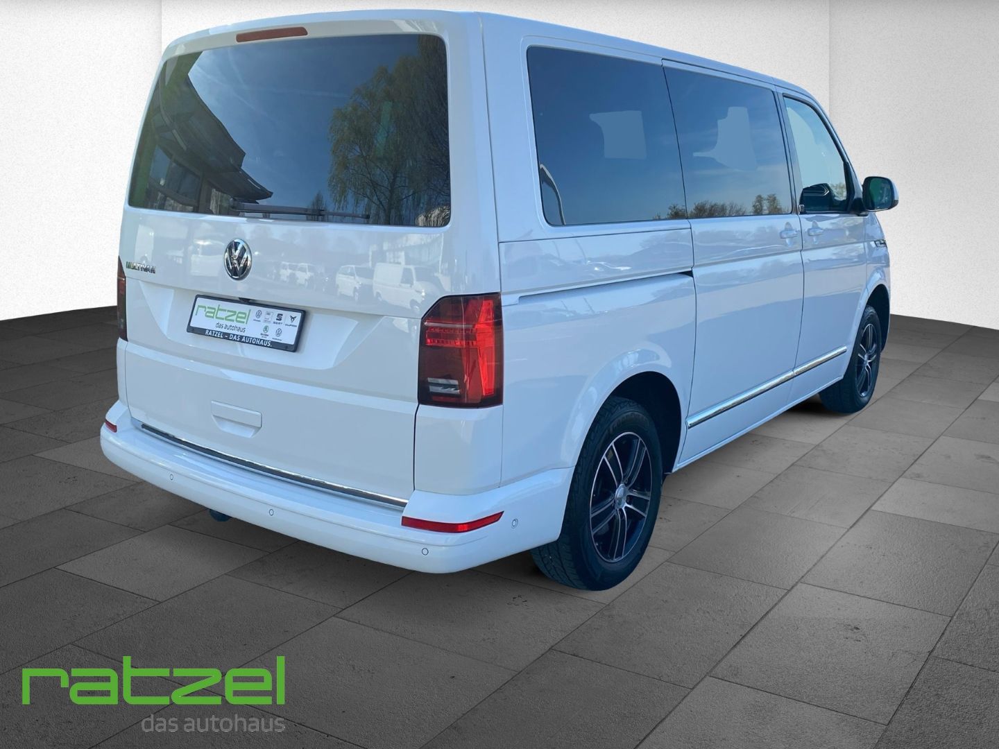 Fahrzeugabbildung Volkswagen T6.1 Multivan 2.0 TDI DSG Generation Six AHK-abn