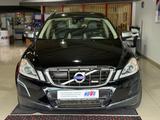 Volvo XC60 DRIVe R Design*2.HAND*S-HEFT*LEDER*AHK*VOLL - Volvo aus 2010: Geländewagen