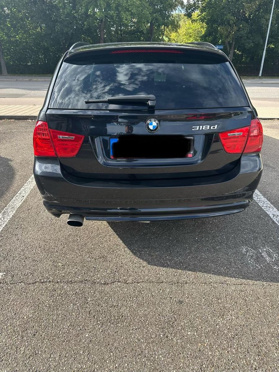 BMW 318 2012 — rear view