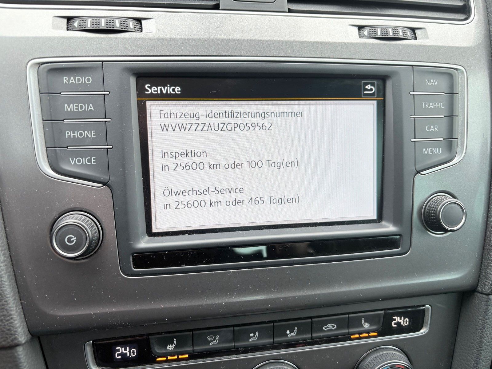 Fahrzeugabbildung Volkswagen Golf VII 2.0TDI Lim. LOUNGE Navi Klima PDC SPORT