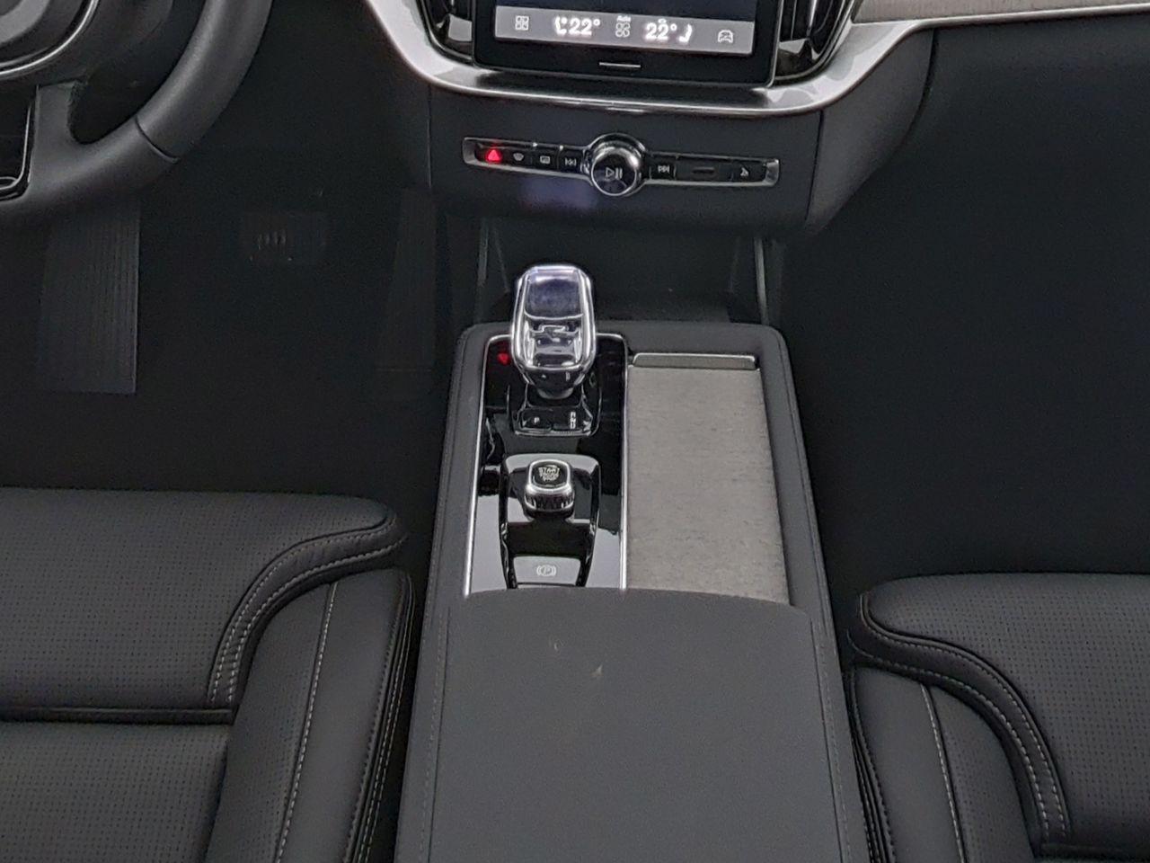 Volvo XC90 T8 AWD Ultra Bright !!B&W+MASSAGE+LUFTFW!!