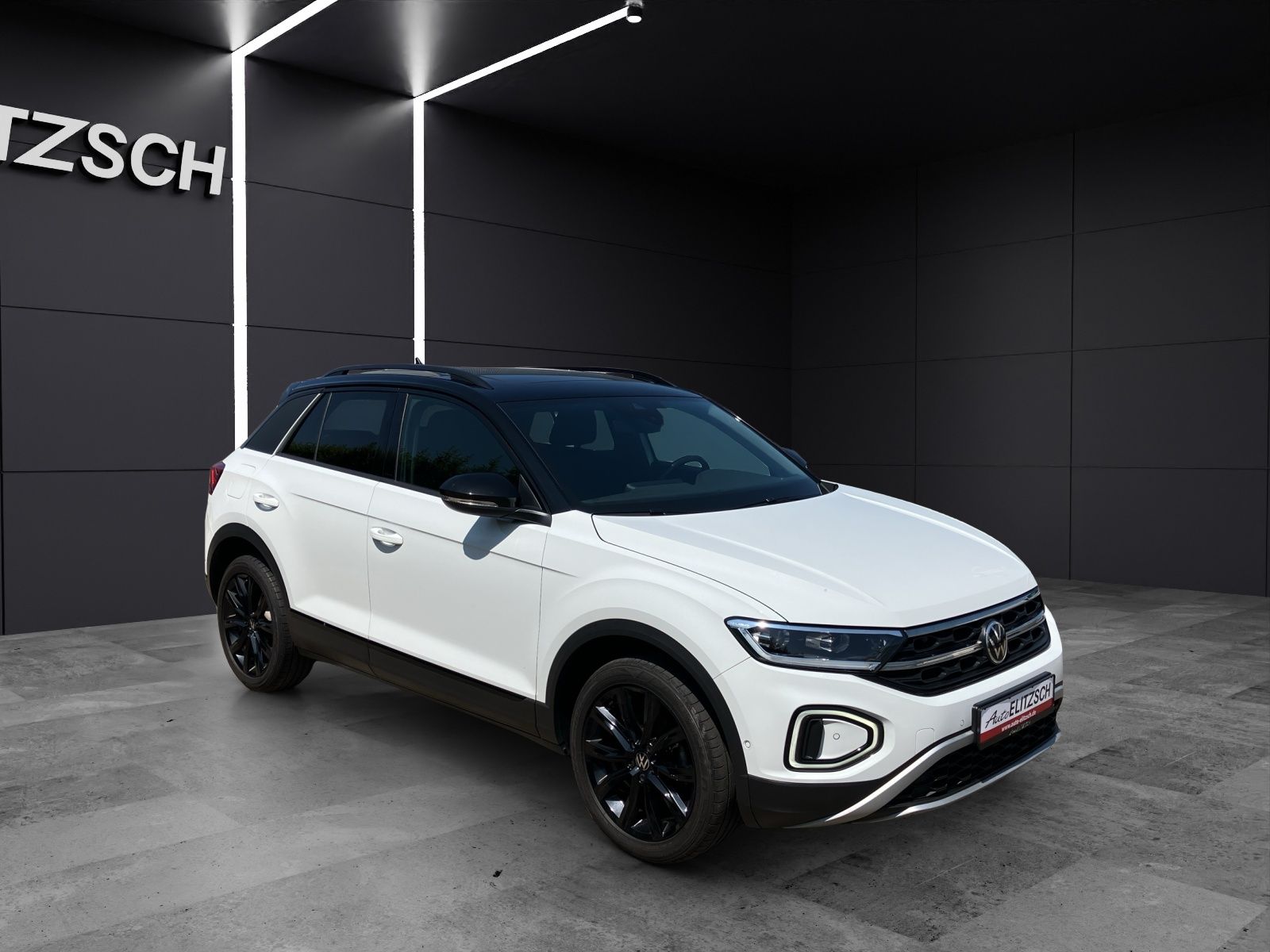 Fahrzeugabbildung Volkswagen T-Roc Style TDI LED+ ACC 18" SHZ RearView WeConn
