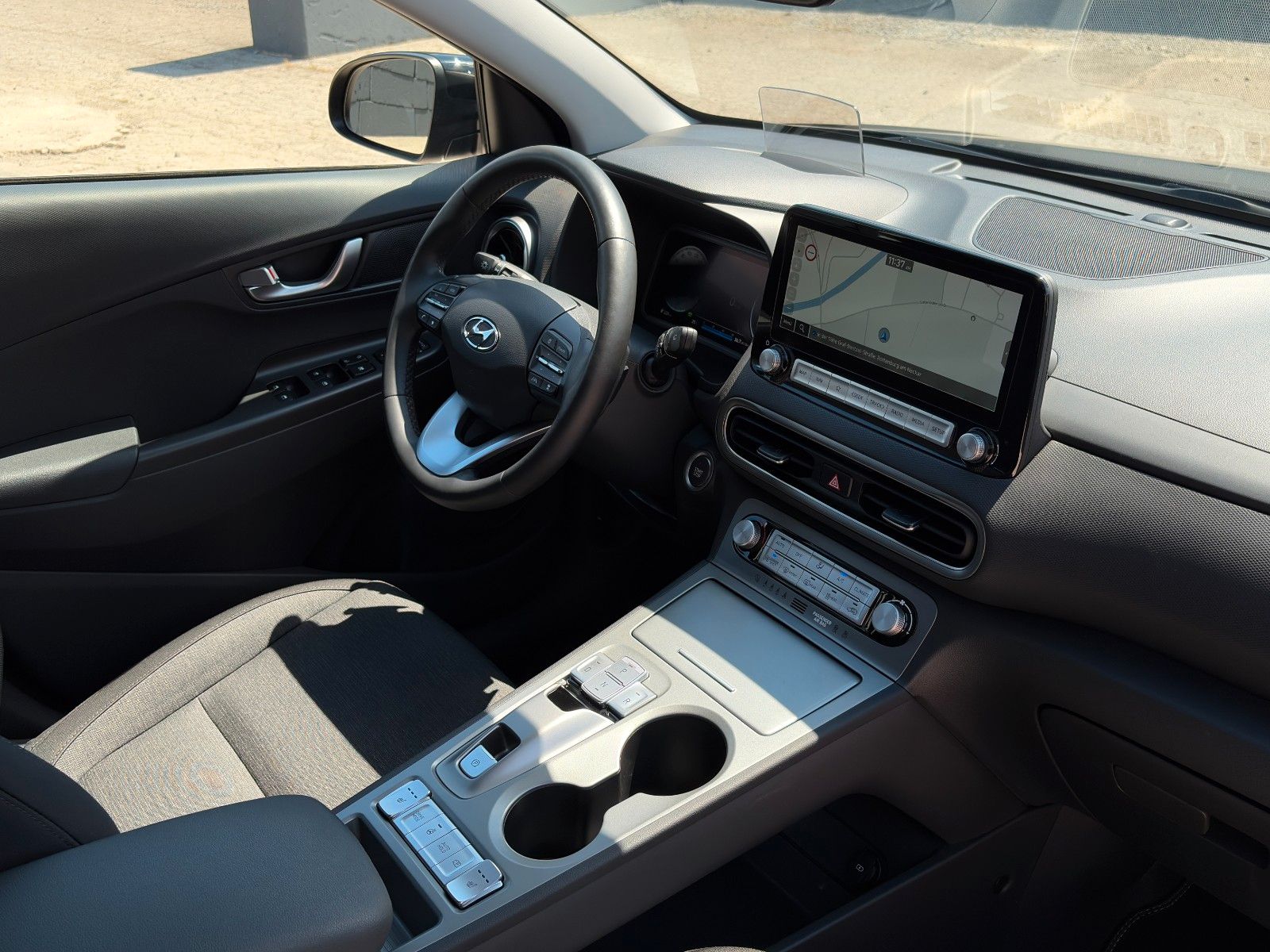 Fahrzeugabbildung Hyundai KONA E Trend 2WD CarPlay Schiebedach ACC CAM HuD