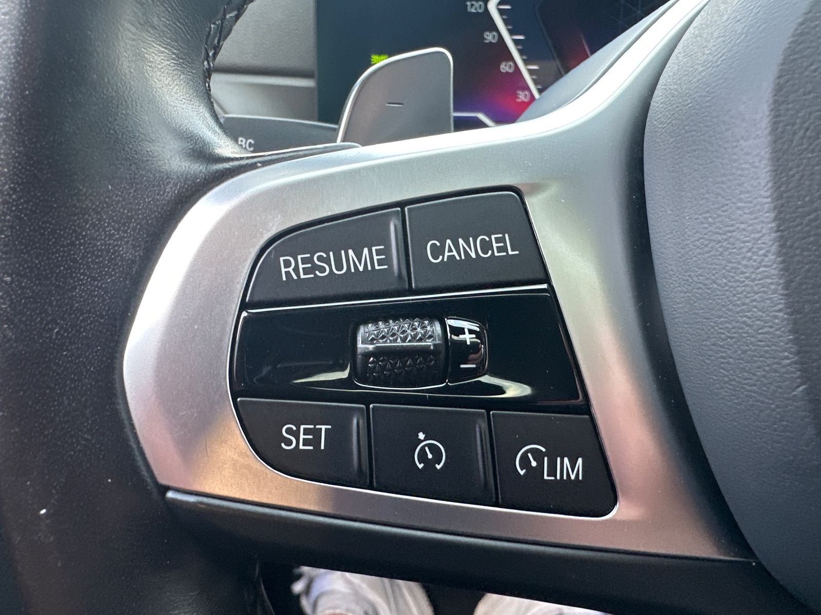 Fahrzeugabbildung BMW 330 d Touring xDrive M-Sport NAV+LED+PANO+H&K