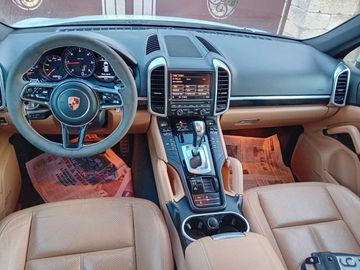 Porsche Cayenne - 12