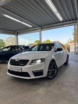 Skoda Octavia Combi RS 2.0*Xenon*Panorama*Navi*4xShzg* - Skoda mit Diesel-Antrieb: RS