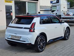 Fahrzeugabbildung 5 Electric 120 Urban Range Iconic Five