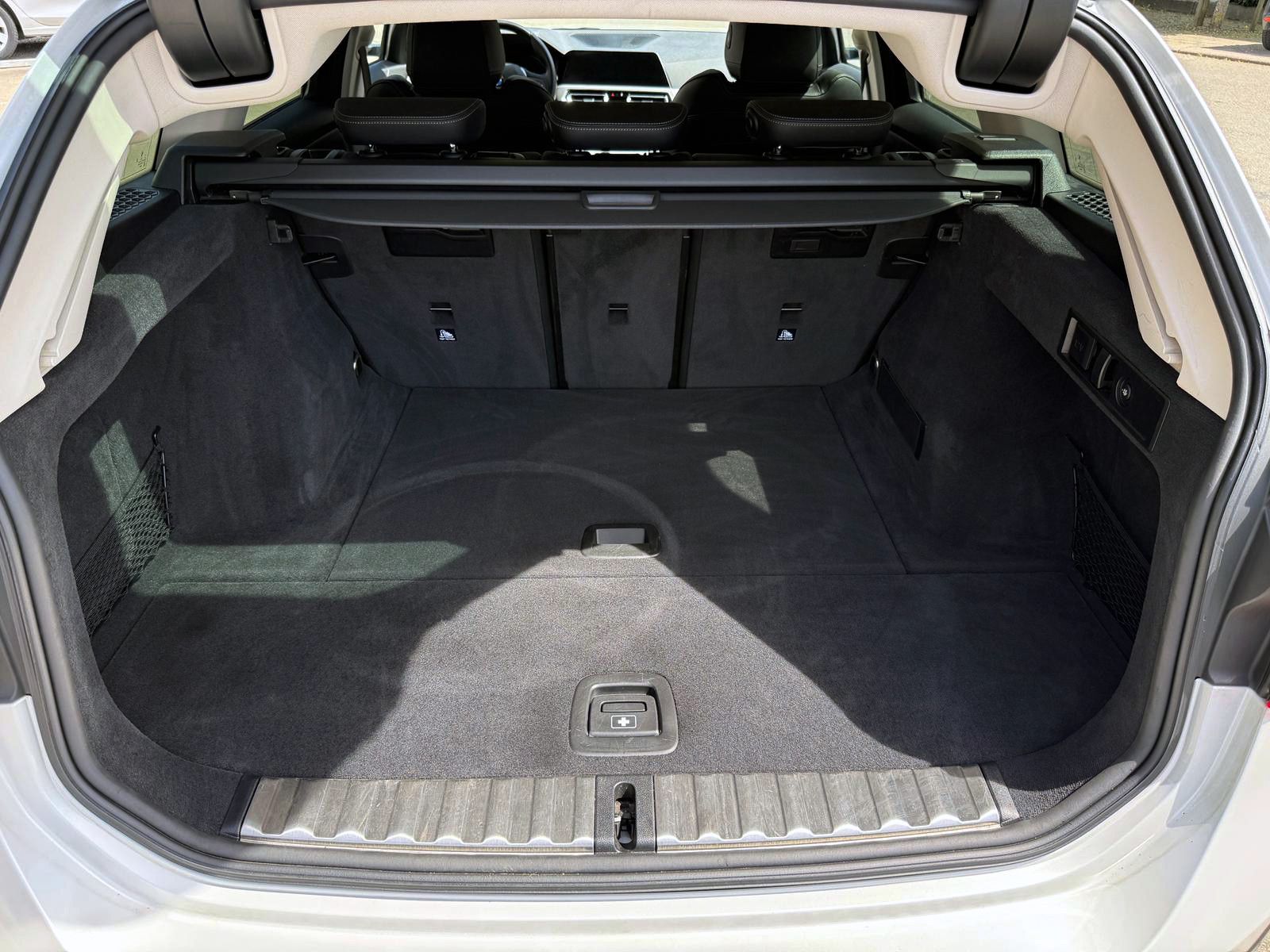 Fahrzeugabbildung BMW 320d Touring Steptr. Advantage LED ACC AHK KAM