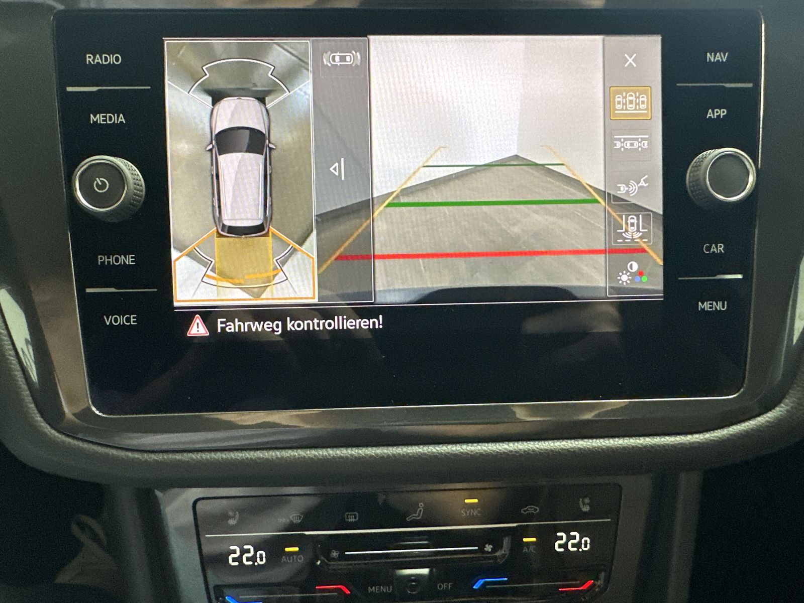 Fahrzeugabbildung Volkswagen Tiguan Allspace Sport NAV+MATRIX+AHK+360°+18ZOLL