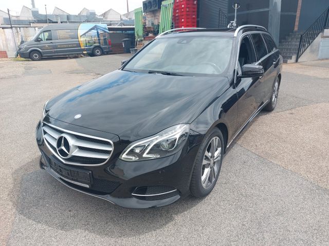 Mercedes-Benz E 220 T BlueTec 4Matic Aut. Avantgarde 1.Hand