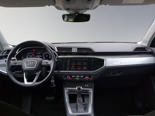 Q3 35 1.5 TFSI advanced S-tronic ACC STANDHZ LED