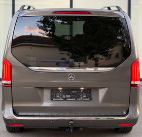 Mercedes V 220 - 6