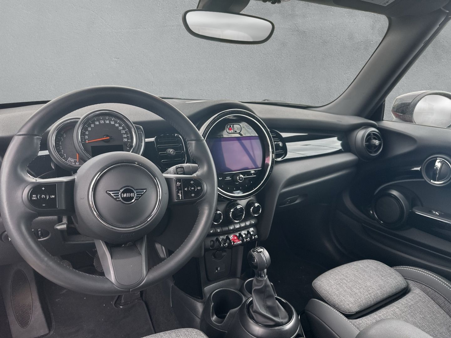 Fahrzeugabbildung MINI One Cabrio Cooper Classic Trim El. Verdeck LED M