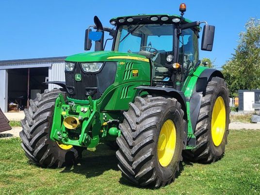 John Deere 6215R