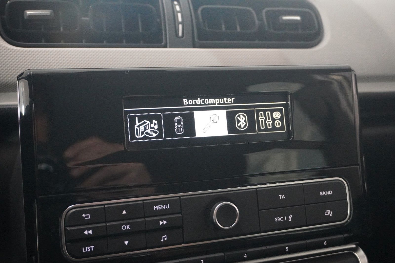 Fahrzeugabbildung Citroën C3 LIM. 1.2 LIVE KLIMA/TEMP./NEBEL/SPORT/USB