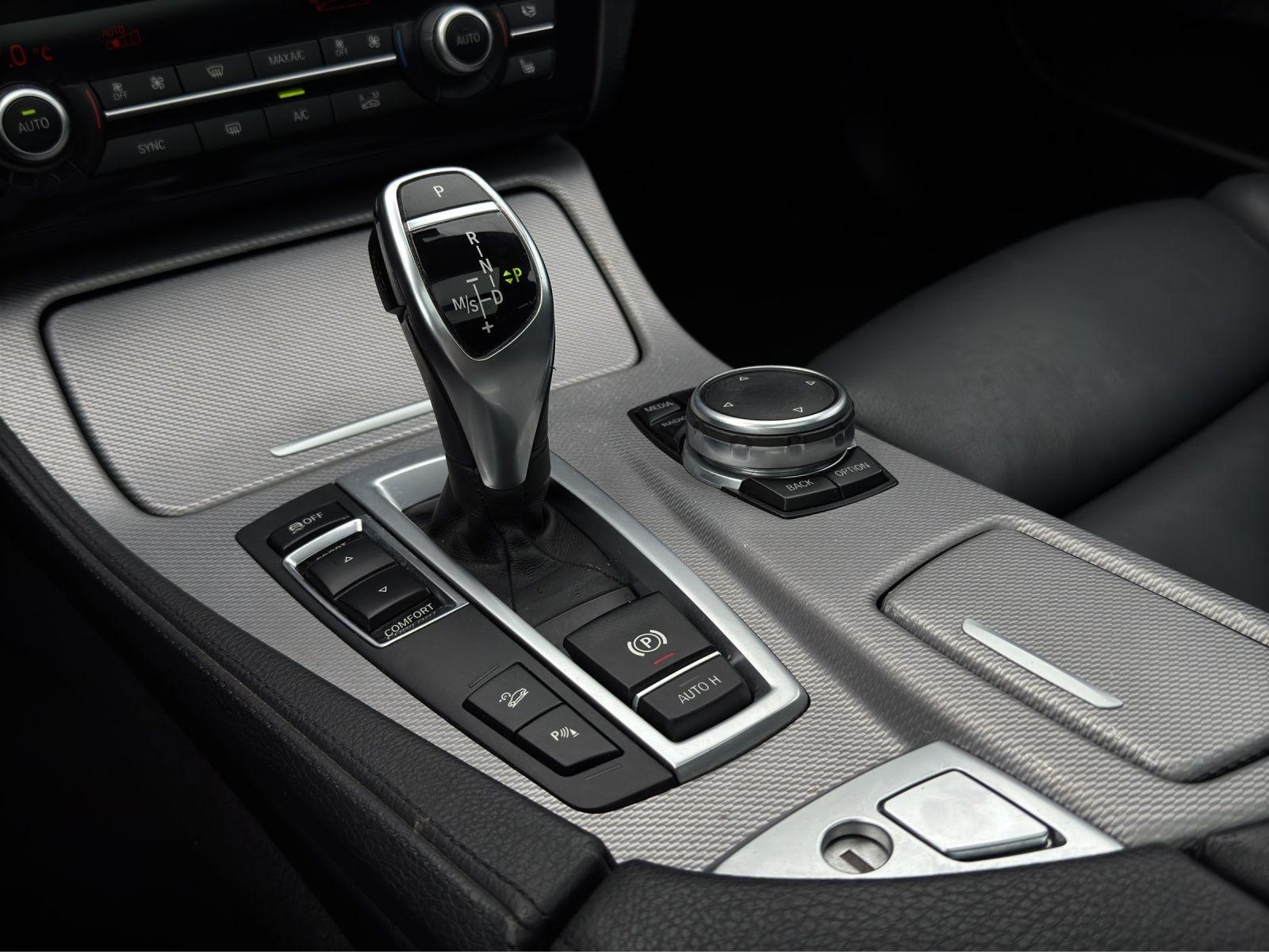 BMW 530 xD Touring M SPORTPAKET AHK PANO LEDER