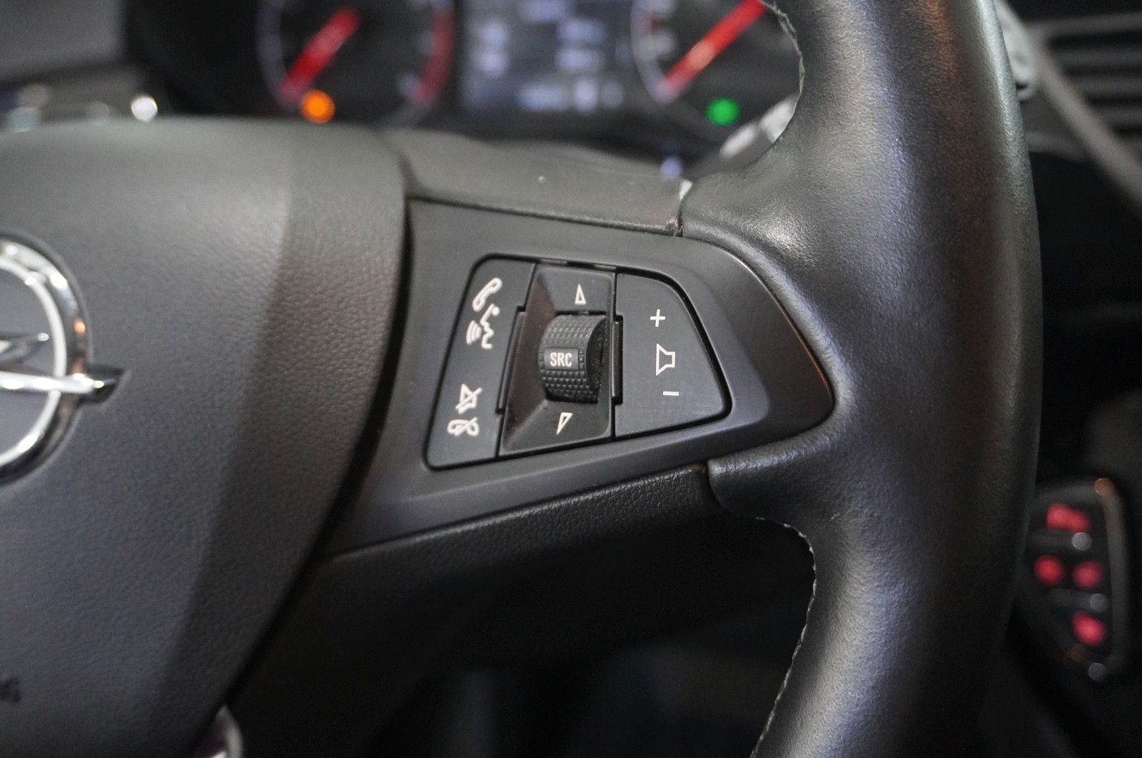 Fahrzeugabbildung Opel Corsa E 1.4 120 JAHRE 5-TÜR NAVI/SHZ/PDC/TEMP.