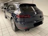 Porsche Macan Turbo mit Performance Paket - Porsche Gebrauchtwagen in Tübingen