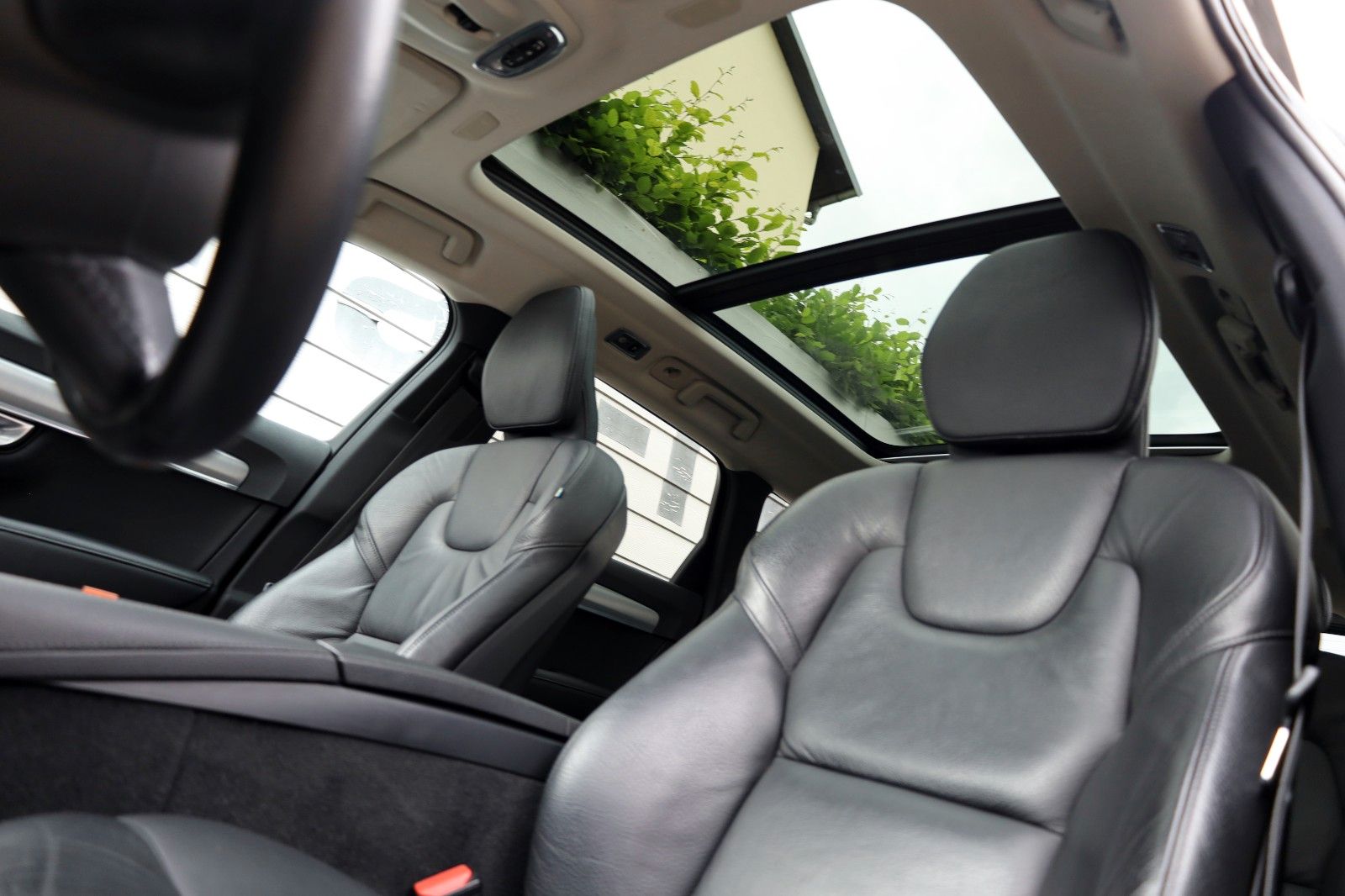 Fahrzeugabbildung Volvo V90 Momentum Pro,Leder,Navi,LED,SH,Kamera,SD,ACC