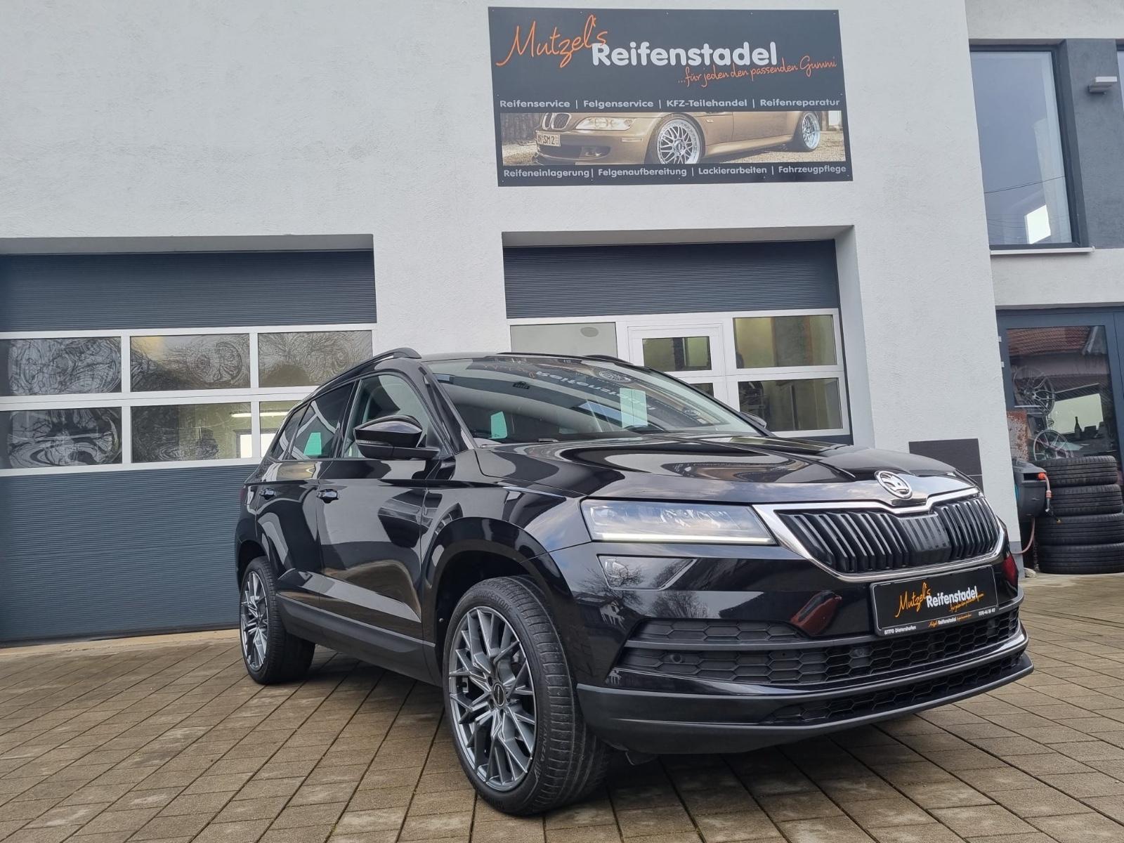 Skoda Karoq 1.5 DSG ACC,8-fach,LED,AHK,Sportsite,Navi