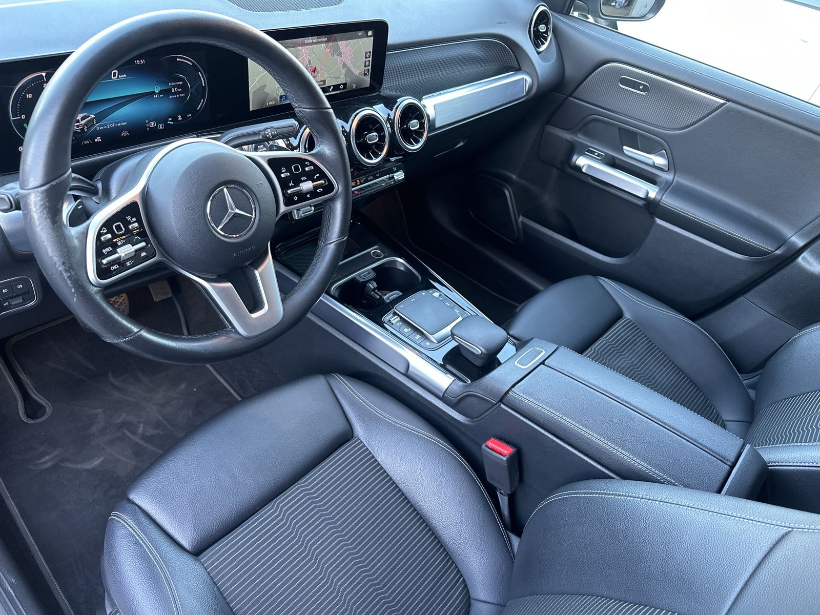Fahrzeugabbildung Mercedes-Benz GLB 200d Progressive NAV+LED+DISTRONIC-PLUS+AHK