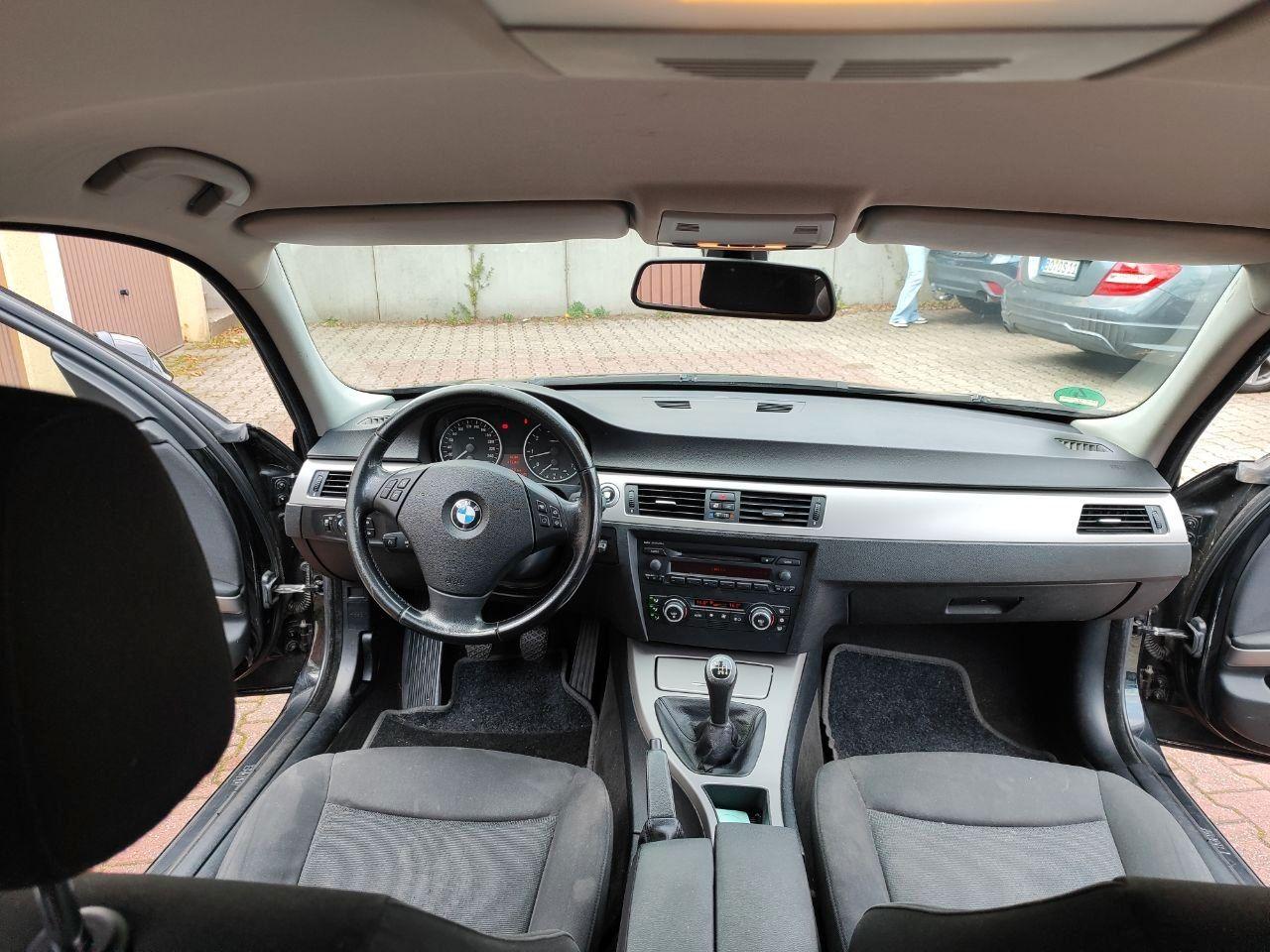 BMW 318 2007 — photo 10