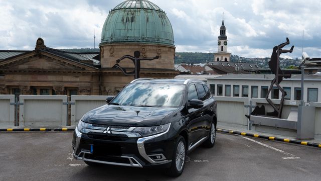 Mitsubishi Outlander 2.4 MIVEC PLUG-IN HYBRID 4WD Plus Plus