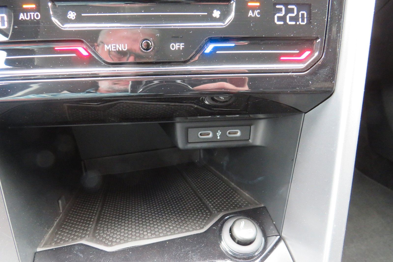 Fahrzeugabbildung Volkswagen T-Roc Life NAVI SITZH. GJ APP-CONNECT 1.HD