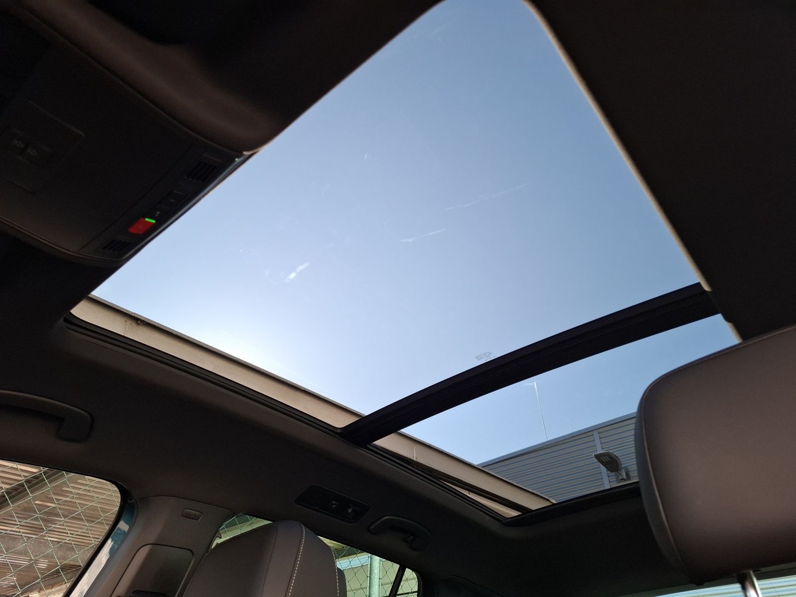 Fahrzeugabbildung Volkswagen Tiguan TSI R-line DSG Matrix Navi AID ACC 360° P