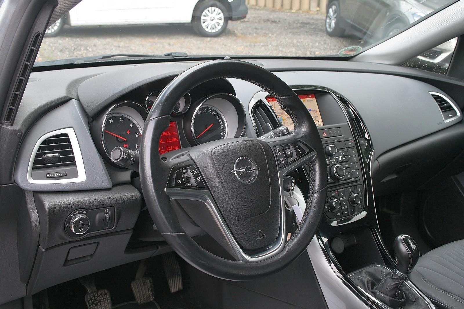Opel Astra 2015 — photo 9