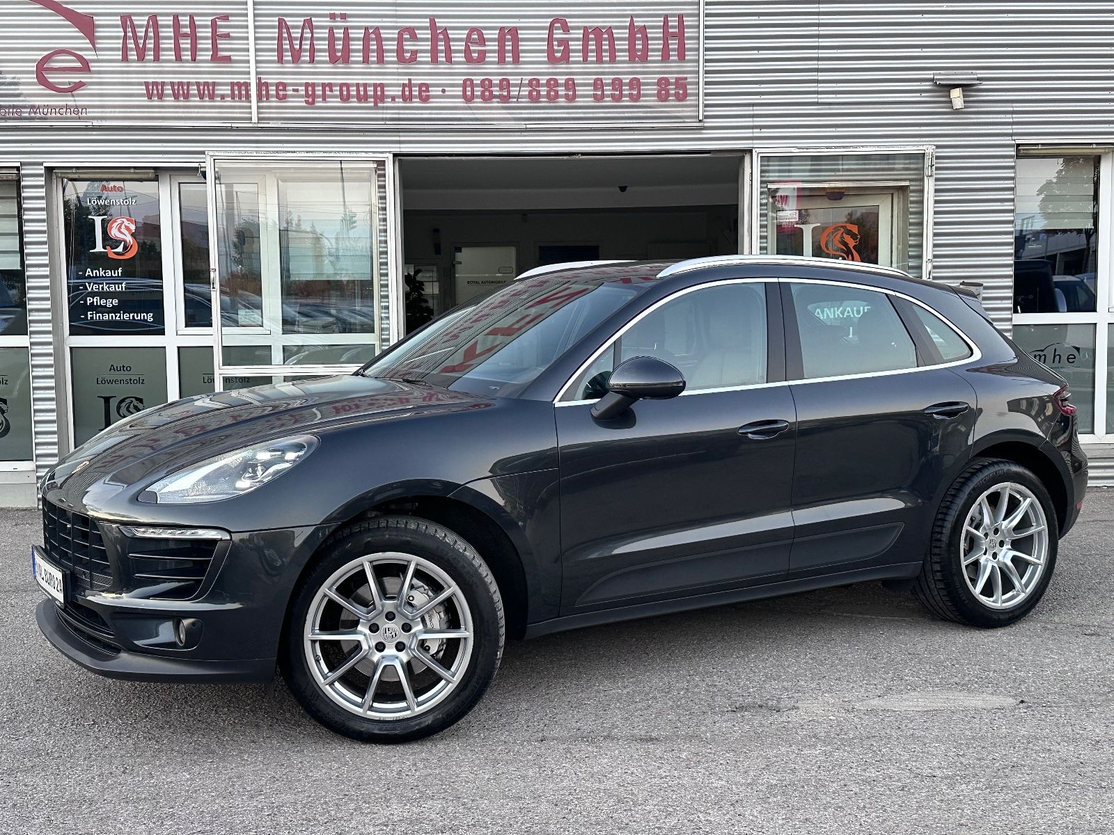PORSCHE Macan