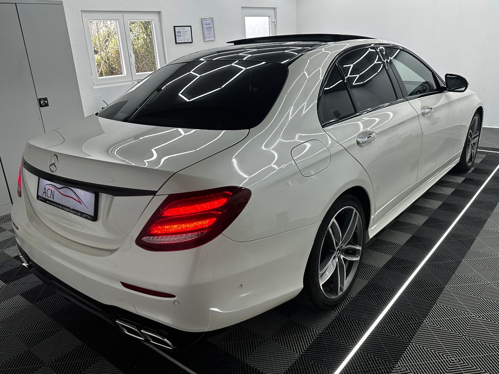 Fahrzeugabbildung Mercedes-Benz E 350d AMG-LINE/WIDESCREEN/360°KAM/PANO/E43 Opt.