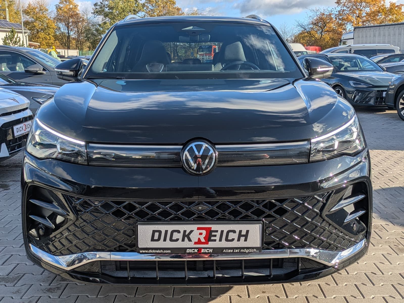 Fahrzeugabbildung Volkswagen Tiguan 2.0 TDI 4M R-Line PANO*H&K*AHK*MATRIX*20"