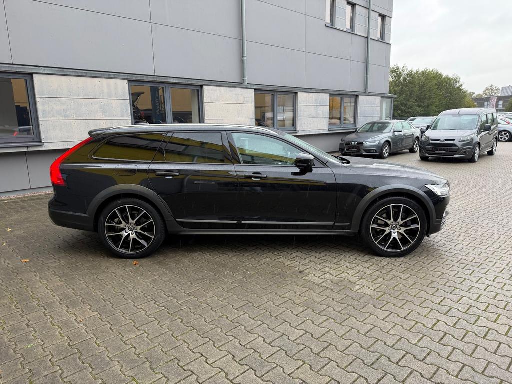 Volvo V90 Cross Country