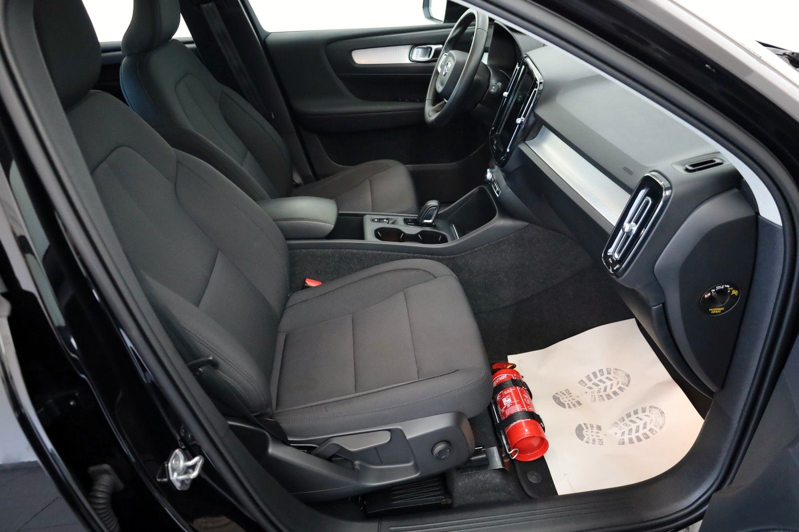 Fahrzeugabbildung Volvo XC40 T3 Momentum Pro, Navi, LED, DAB, PDC