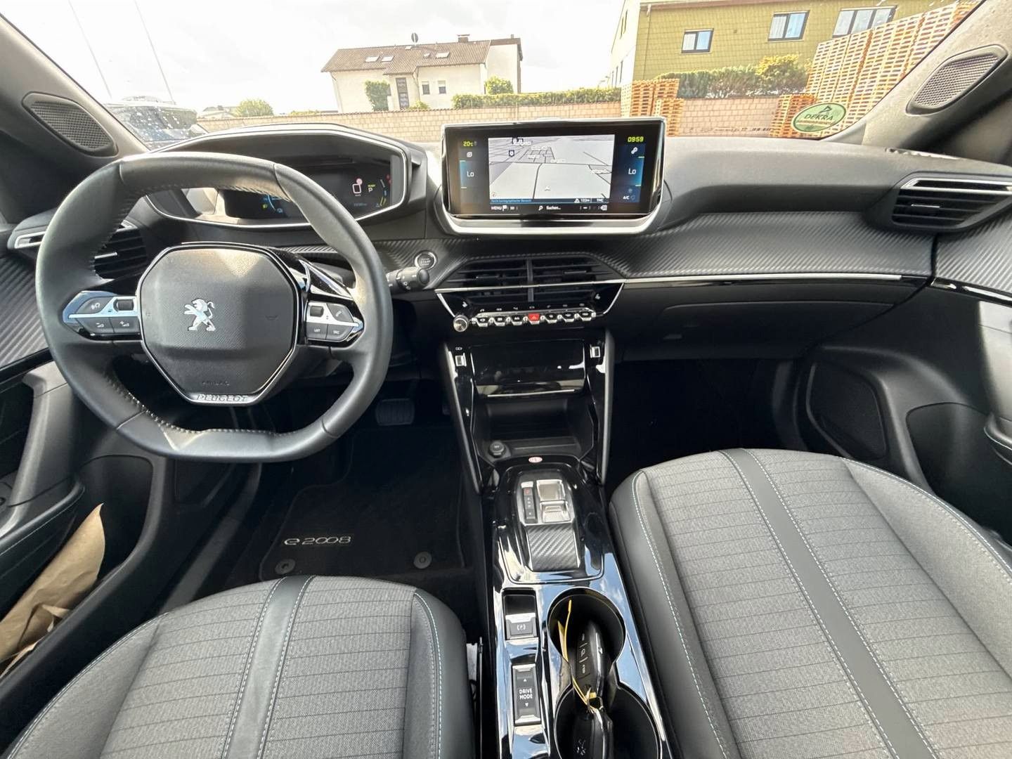 Fahrzeugabbildung Peugeot 2008 e- Allure Pack NAVI KAMERA 8-FACH SITZH. 1H