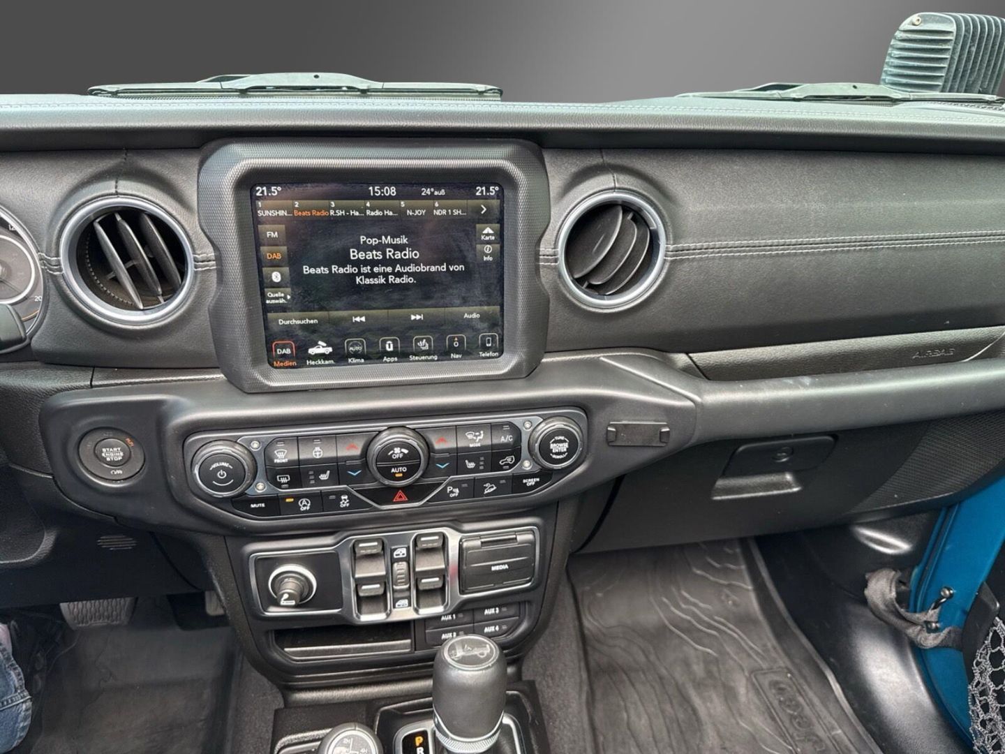 Fahrzeugabbildung Jeep Wrangler Sahara 2.2 CRDi - Umbau - Sky-One-Touch