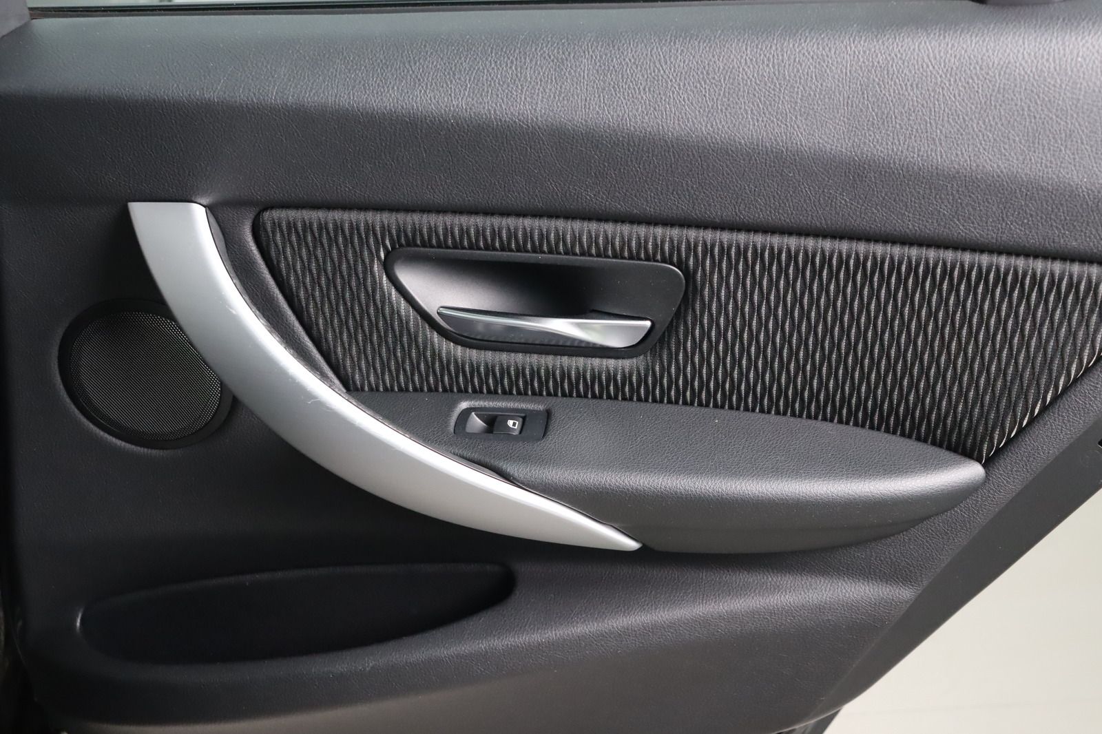 Fahrzeugabbildung BMW 320 i * AHK * Navi * SD