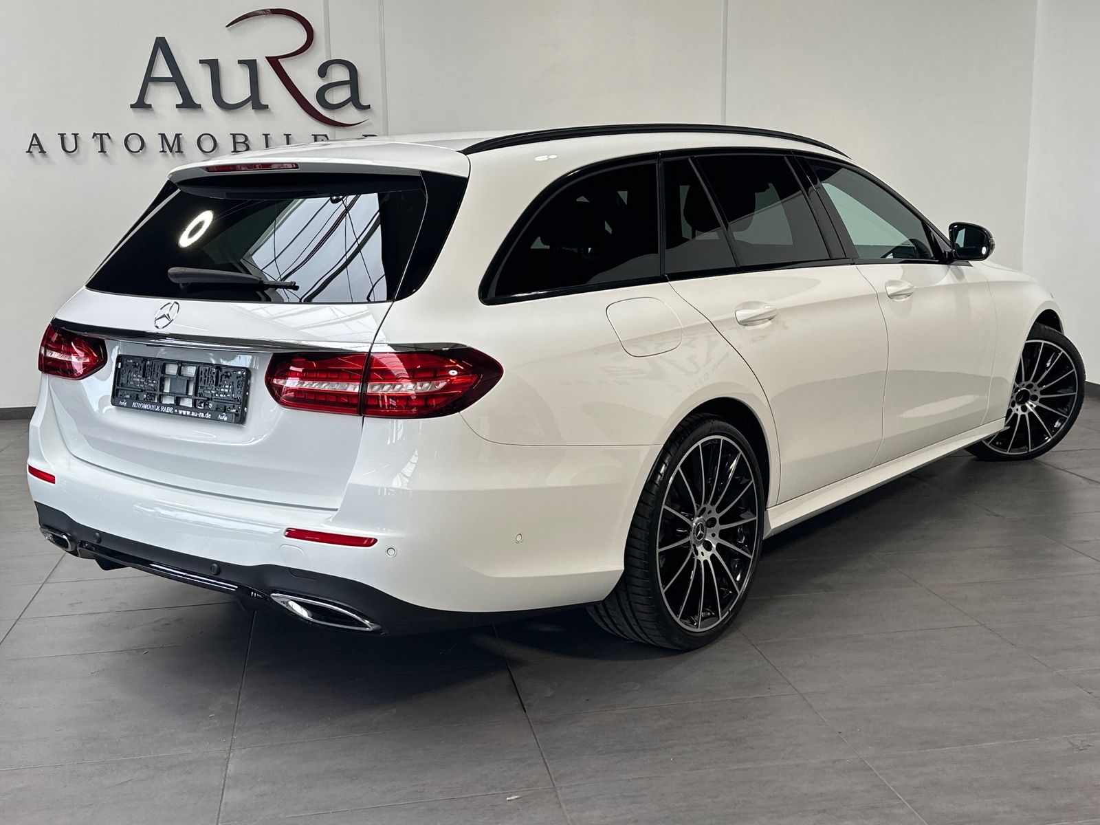 Fahrzeugabbildung Mercedes-Benz E 220 d T AMG Line NAV+LED+AHK+KAMERA+20ZO
