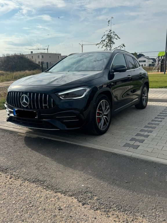 Image of Mercedes-Benz GLA 35 AMG