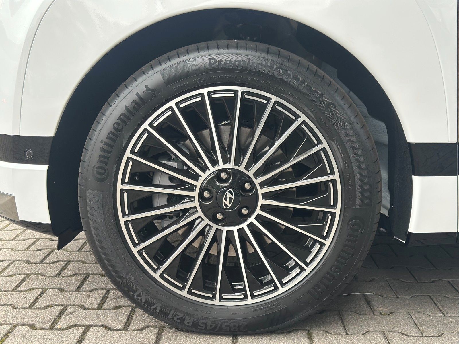 Fahrzeugabbildung Hyundai IONIQ 9 UNIQ 110kWh 360°/Bose/Leder!