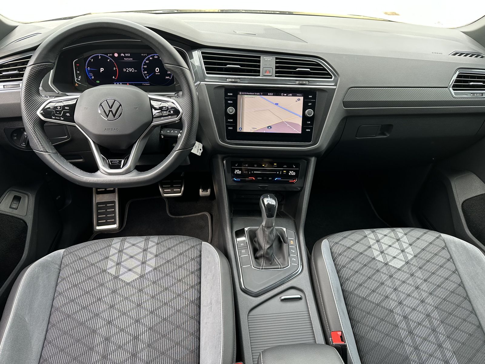 Fahrzeugabbildung Volkswagen Tiguan 2.0 TDI DSG R-Line Black NAV+LED+ACC