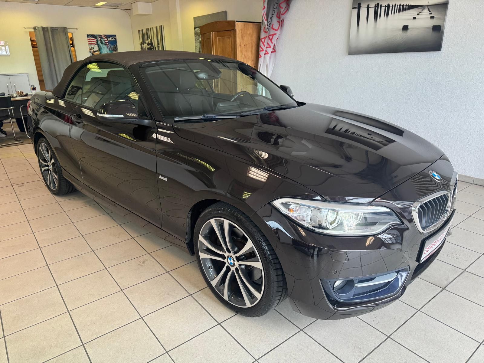 Fahrzeugabbildung BMW 220 i Cabrio Sport Line/ NAVI/KLIMA/AUTOMATIK