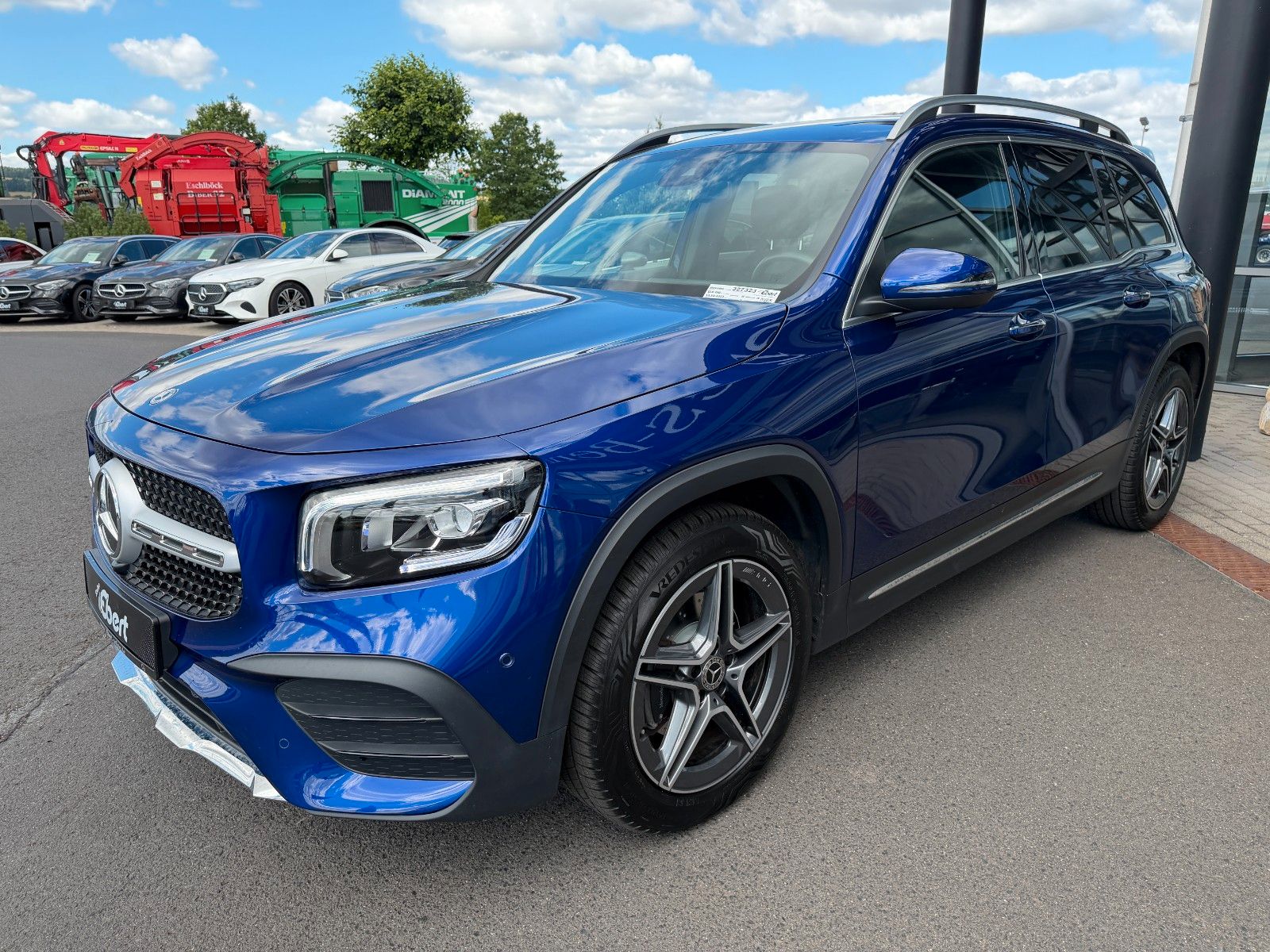 Fahrzeugabbildung Mercedes-Benz GLB 200 AMG MBUX+AMBIENTE+R-Kamera+Carbon+ALARM