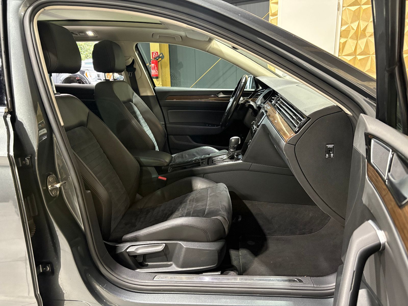 Fahrzeugabbildung Volkswagen Passat Variant Highline BMT/KAMERA/NAVI/SHZ/ACC/