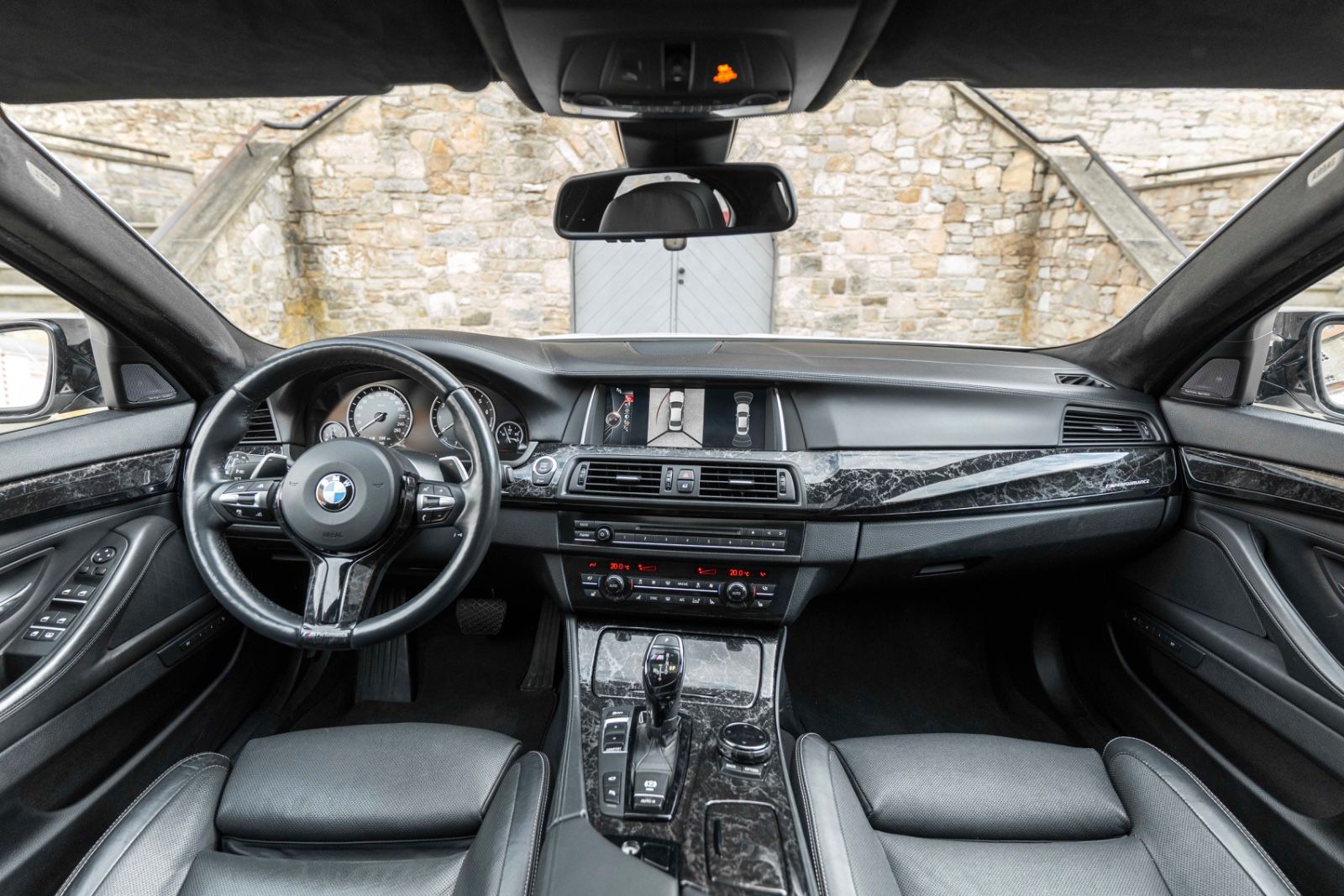 Fahrzeugabbildung BMW 550I M-SPORTPAKET HUD H&K LED KAM ACC